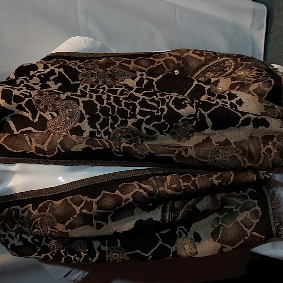 Pasmina brown/beige silk and wool floral embossed large shawl - Picture 6 of 8